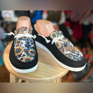 Cow Print Floral Canvas Women’s Boat Walking Slip-On Shoes Sz 8.5-9 EUC!​​